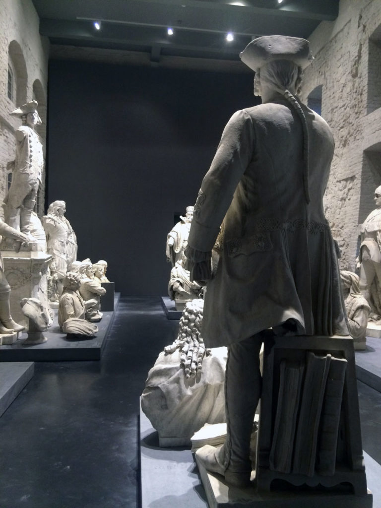 Denkmäler der „Siegesallee“ (Ausstellung „Enthüllt. Berlin und seine Denkmäler“ in der Zitadelle Spandau)