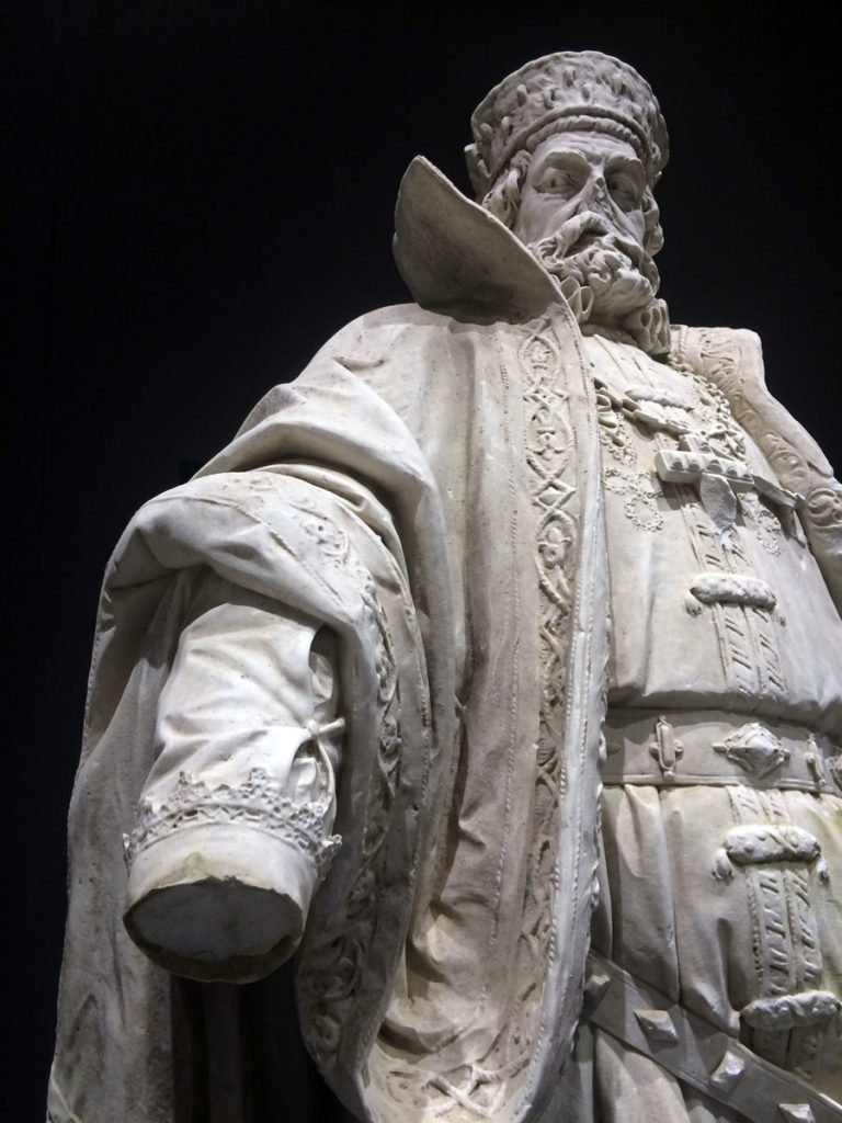 Eines der Denkmäler der „Siegesallee“ (Ausstellung „Enthüllt. Berlin und seine Denkmäler“ in der Zitadelle Spandau)