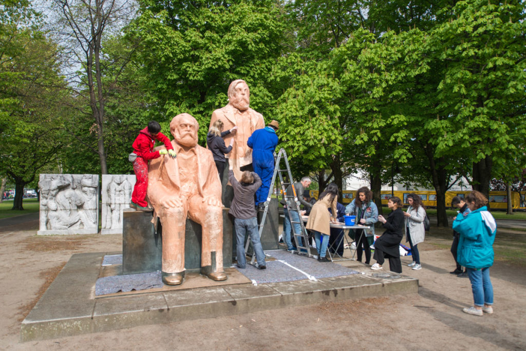 Various & Gould: City Skins – Marx und Engels, Berlin 2017 (Photo: Boris Niehaus)